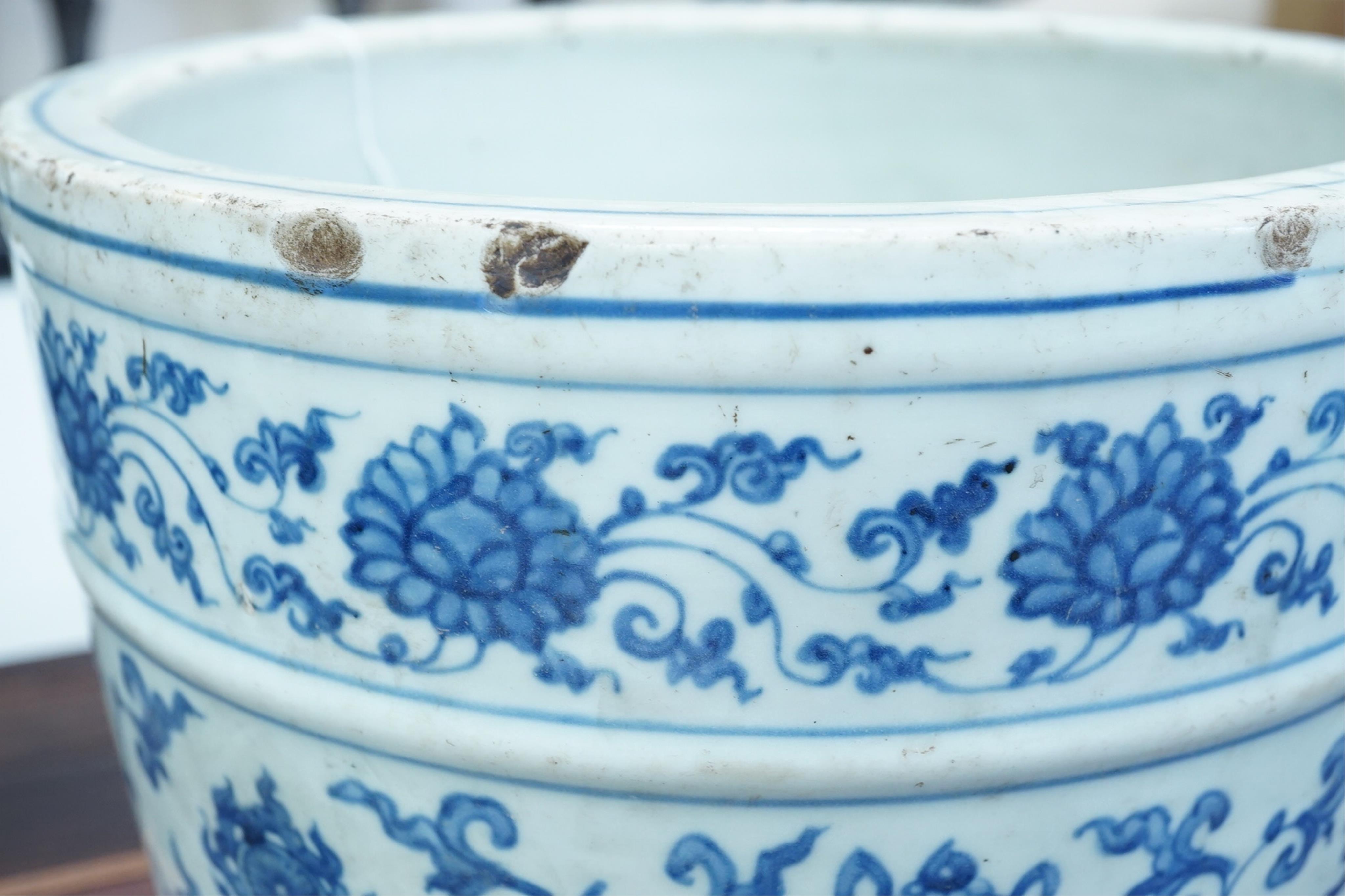 A large Chinese blue and white tripod censer, Ming Dynasty, 16th century